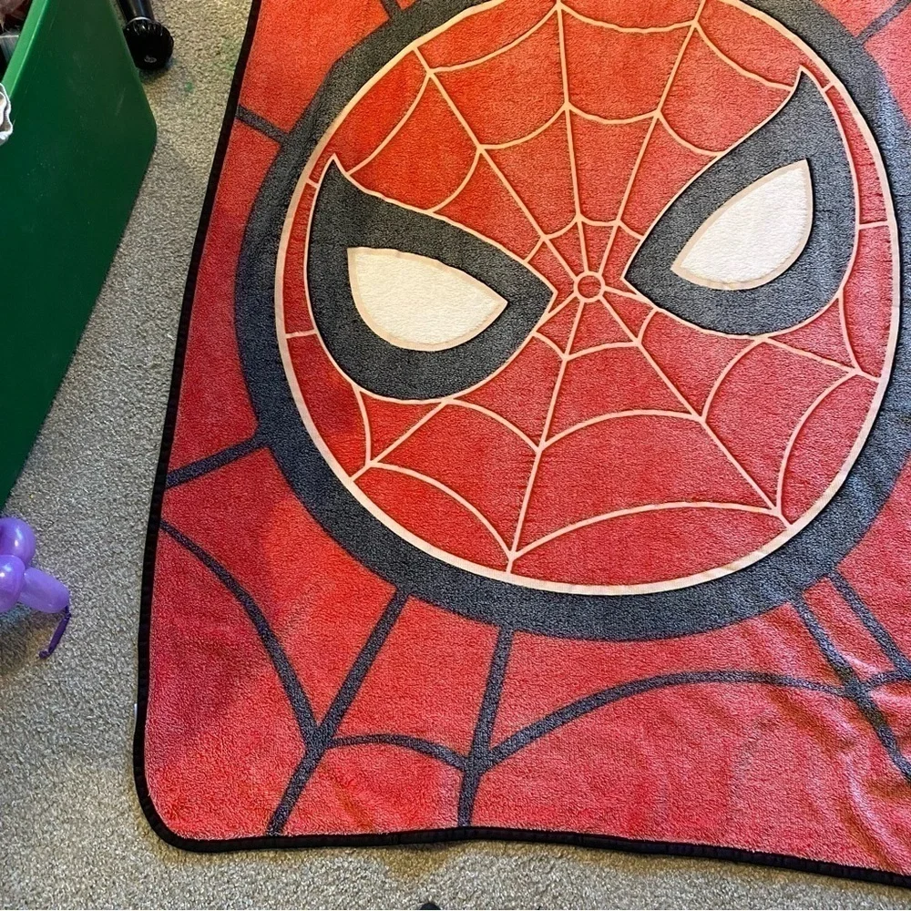 Spider-Man Fleece Throw Blanket Red Marvel Kids Bedding